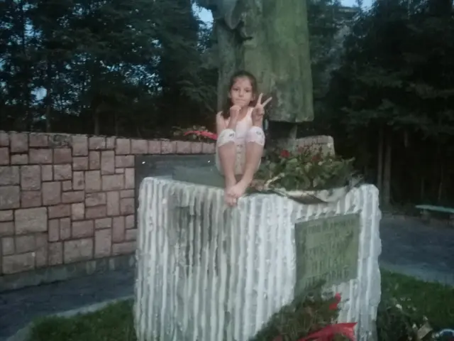 Selo Rečice – Česma u sklopu spomenika