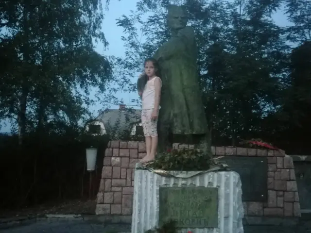 Selo Rečice – Česma u sklopu spomenika